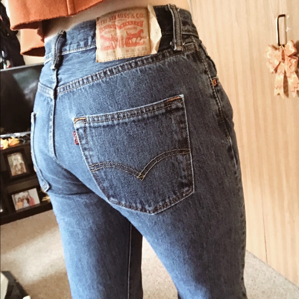 Midrise button up Levi jeans